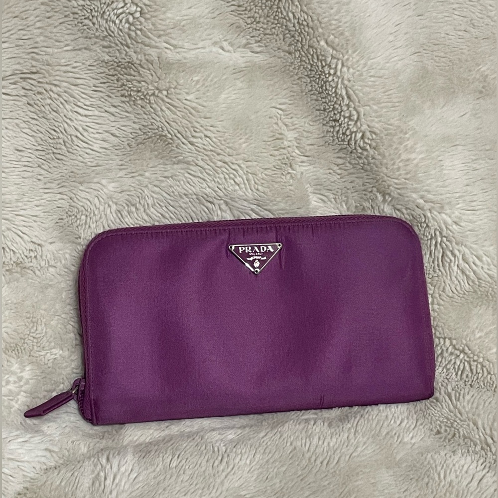 ❌SOLD❌Prada Tessuto Malva zipper wallet